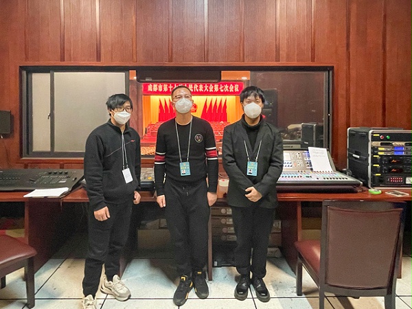 成都市第十七届人民代表大会第七次会议顺利召开，成都鹰皇科技灯光音响部门负责礼堂舞台设备维保工作，为会议保驾护航