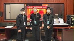 成都市第十七届人民代表大会第七次会议顺利召开，成都鹰皇科技灯光音响部门负责礼堂舞台设备维保工作，为会议保驾护航