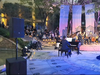 户外活动演出JBL音箱有什么推荐的？鹰皇科技灯光音响LED显示屏服务商