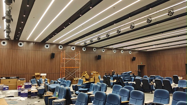 四川吉利学院报告厅舞台灯光、音响、LED显示屏工程项目竣工，鹰皇科技为您精彩呈现