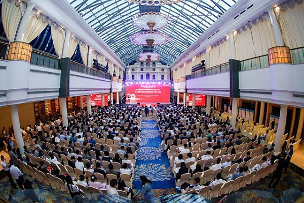 四川锦江宾馆学术会议舞台搭建案例：打造沉浸式学术交流空间