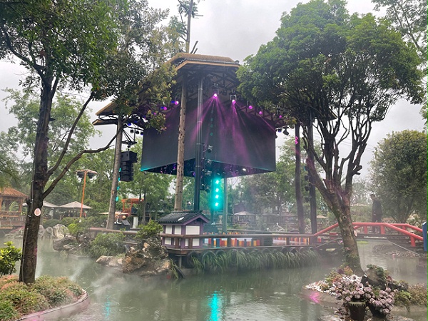 古今山林火锅公园：视觉与听觉的盛宴——户外文旅舞台灯光音视频系统工程案例