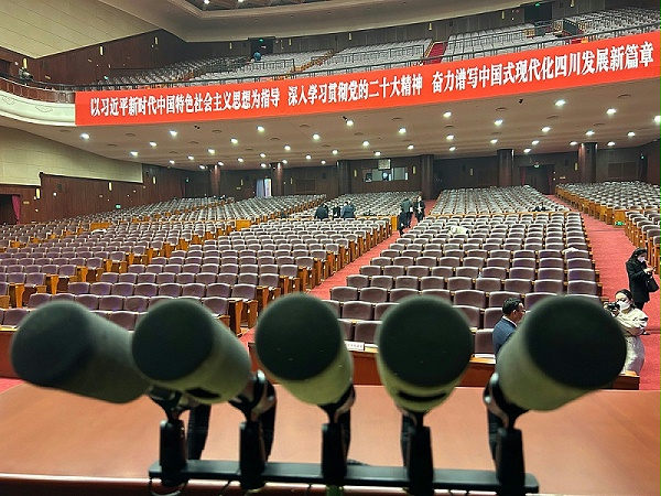 四川省十四届人大一次会议顺利召开 成都鹰皇灯光音响部门技术组为会议保驾护航