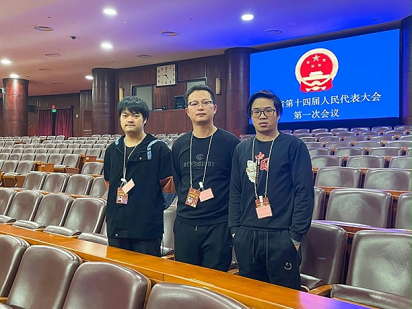 四川省十四届人大一次会议顺利召开 成都鹰皇灯光音响部门技术组为会议保驾护航