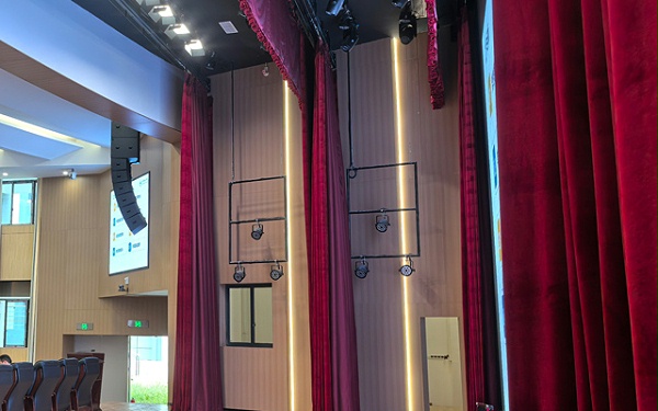 营山中学报告厅舞台灯光、音响、LED显示屏工程项目圆满交付 营山中学报告厅舞台灯光、音响、LED显示屏工程项目圆满交付