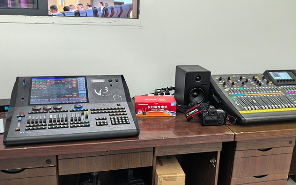 营山中学报告厅舞台灯光、音响、LED显示屏工程项目圆满交付 营山中学报告厅舞台灯光、音响、LED显示屏工程项目圆满交付