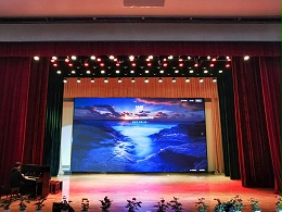 中小学校多功能厅需要安装基础舞台灯光，推荐什么灯具组合？