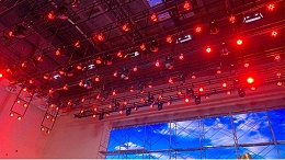 成都二十中报告厅灯光音响LED显示屏工程项目进展顺利，敬请期待