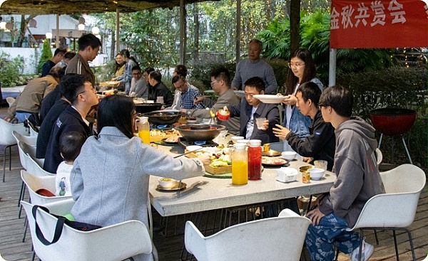 鹰皇科技灯光音响视频国庆团建聚餐