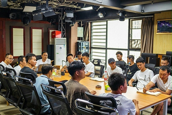 鹰皇科技2021年中租赁部门会议