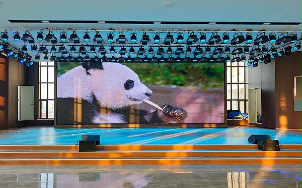 100人到300人规模会议空间！库尔勒石油小镇生活中心会议音视频工程竣工