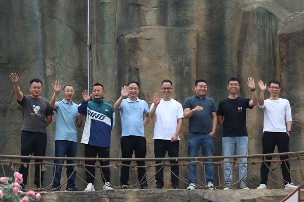 鹰皇科技销售部合影