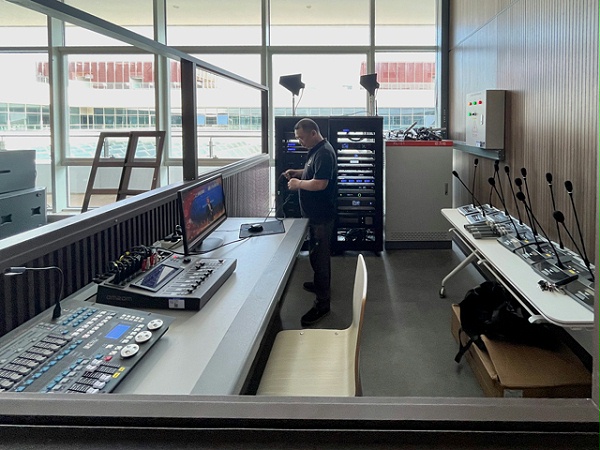 吉利学院(成都校区)多功能厅舞台灯光音视频工程焕新竣工 吉利学院(成都校区)多功能厅舞台灯光音视频工程焕新竣工