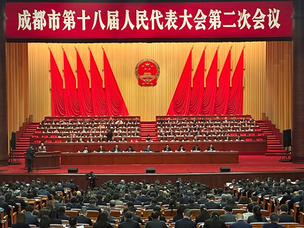 坚守岗位，为大会保驾护航——成都鹰皇灯光、音响技术服务团队为市人大会议提供技术保障