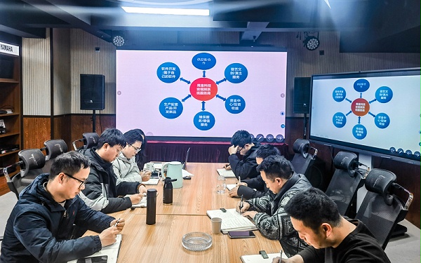 跨越2023，共赴2024：鹰皇的销售之路再启新篇章