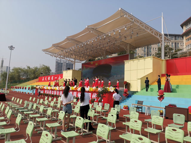 成都鹰皇科技承建眉山东辰国际学校体育场户外灯光音响LED显示屏工程项目竣工