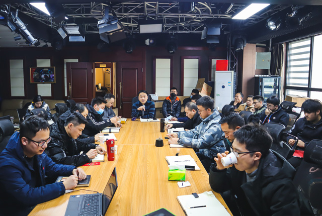 鹰皇科技史总做会议总结发言