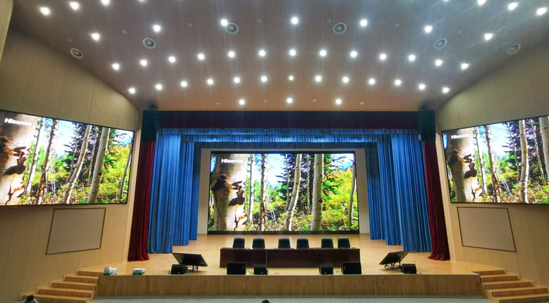 成都鹰皇科技承建成都市第二十中学多功能厅舞台灯光、音响、LED显示屏及会议系统工程
